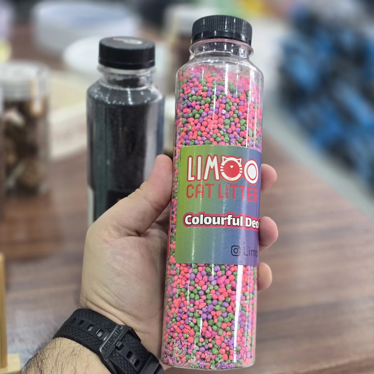 دونه رنگی برای رفع بوی بد خاک گربه