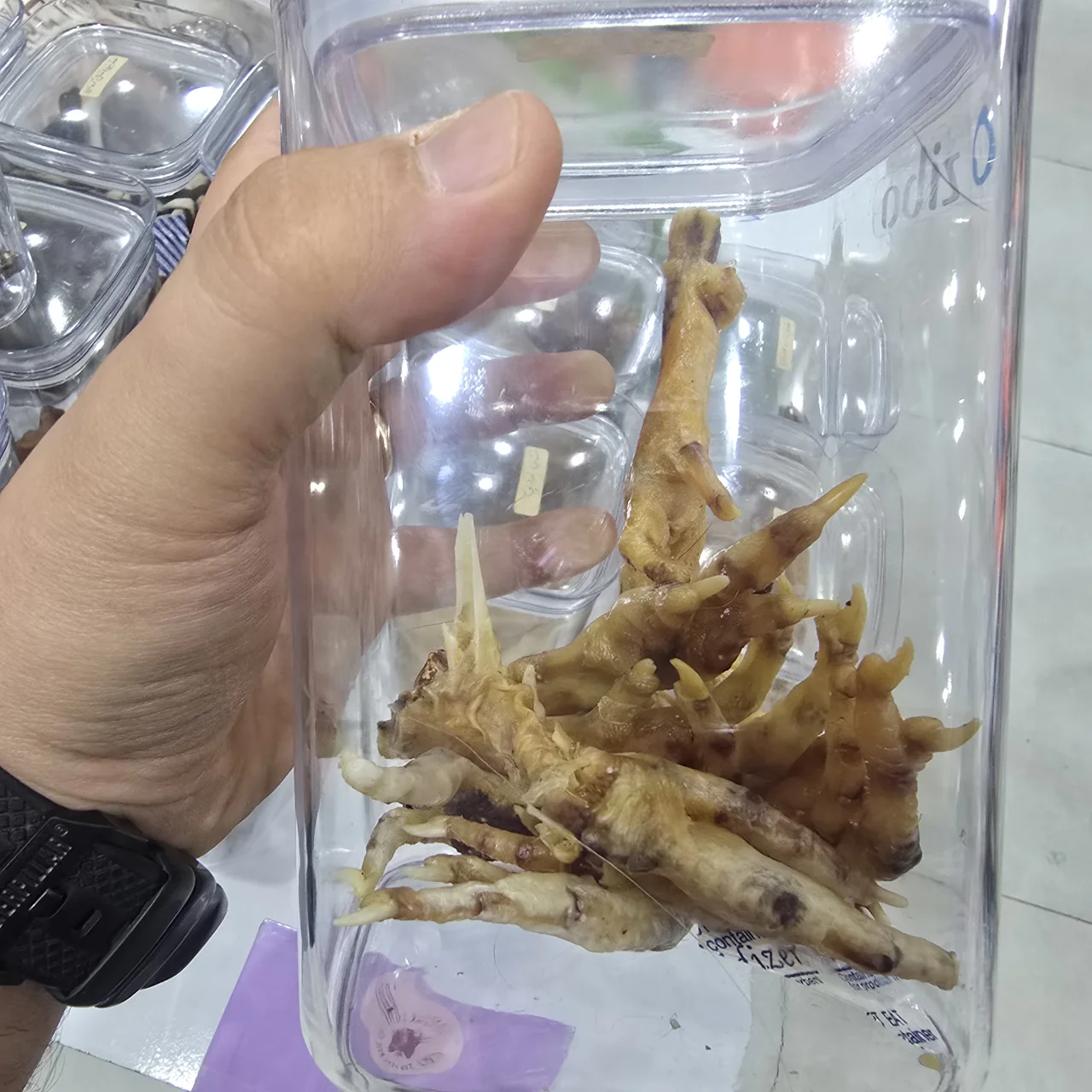 پای مرغ مزه دار شده